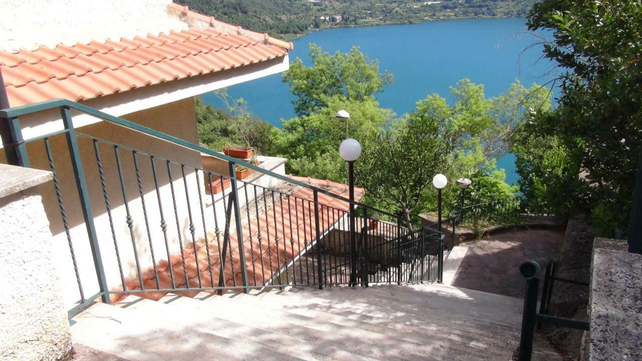 Appartamento Vista Lago Дженцано ди Рома Екстериор снимка