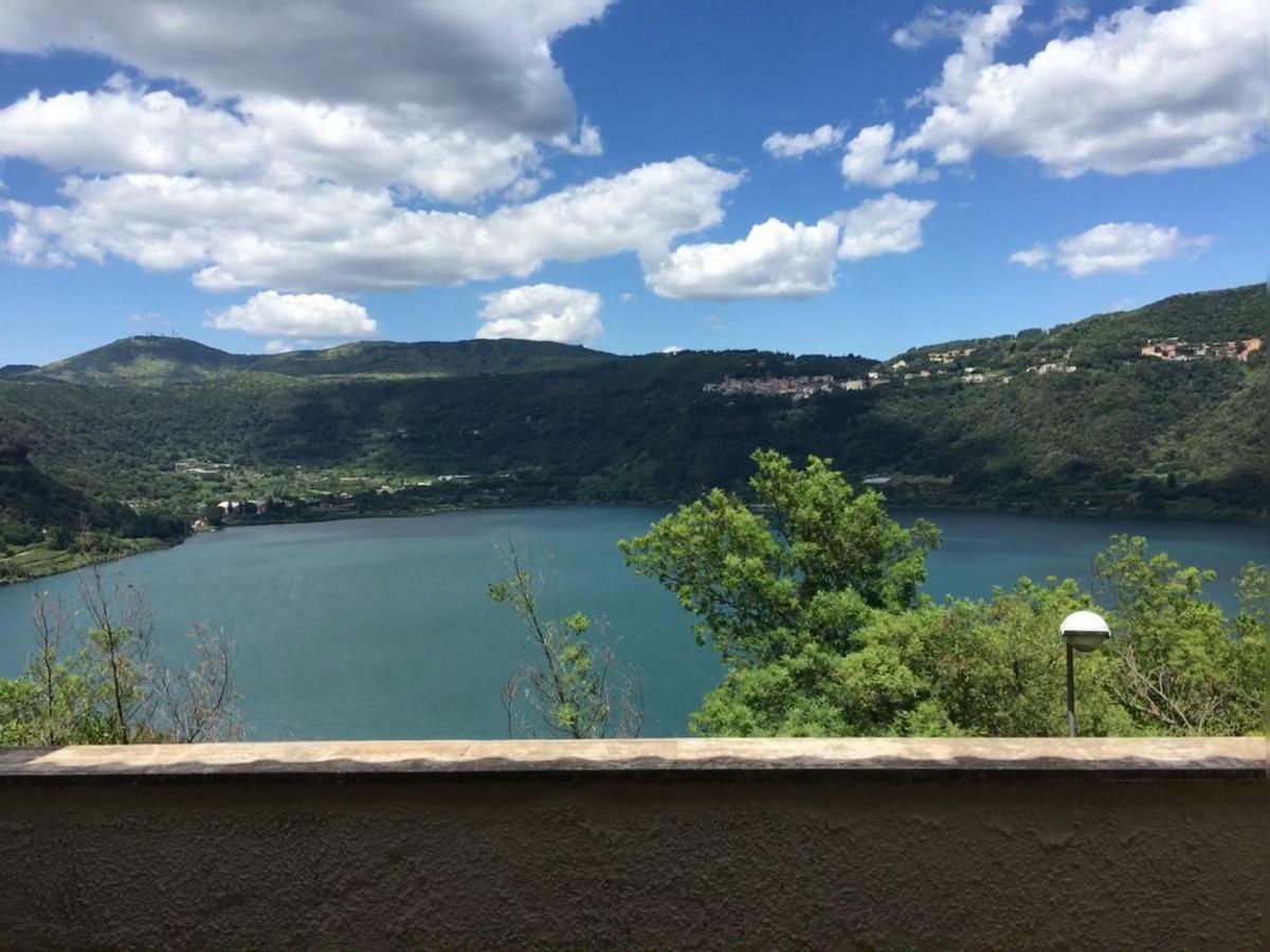 Appartamento Vista Lago Дженцано ди Рома Екстериор снимка
