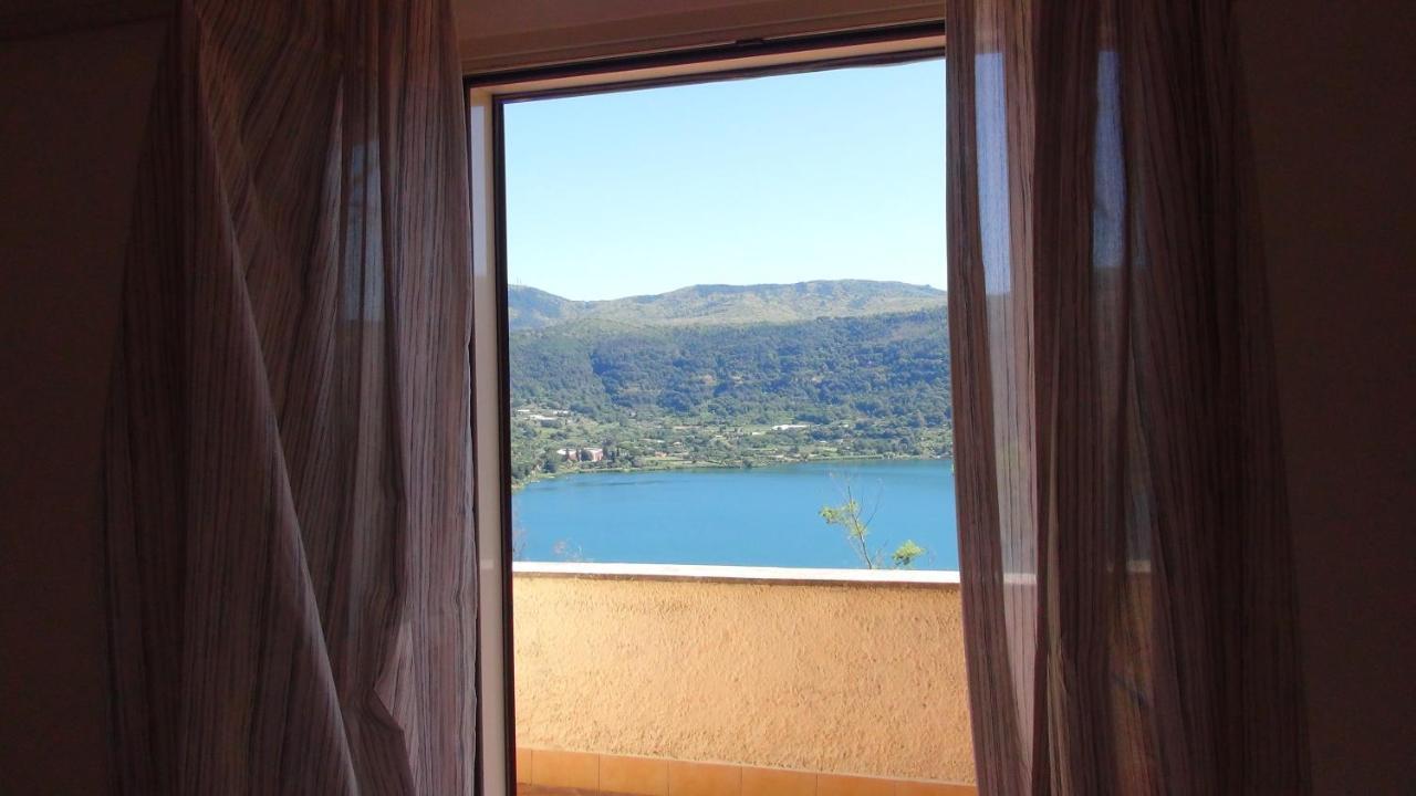 Appartamento Vista Lago Дженцано ди Рома Екстериор снимка