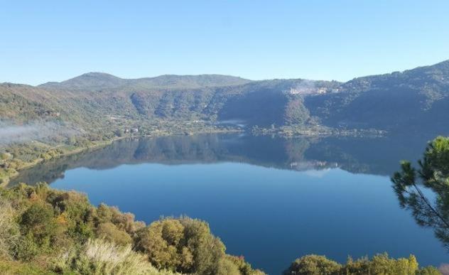 Appartamento Vista Lago Дженцано ди Рома Екстериор снимка