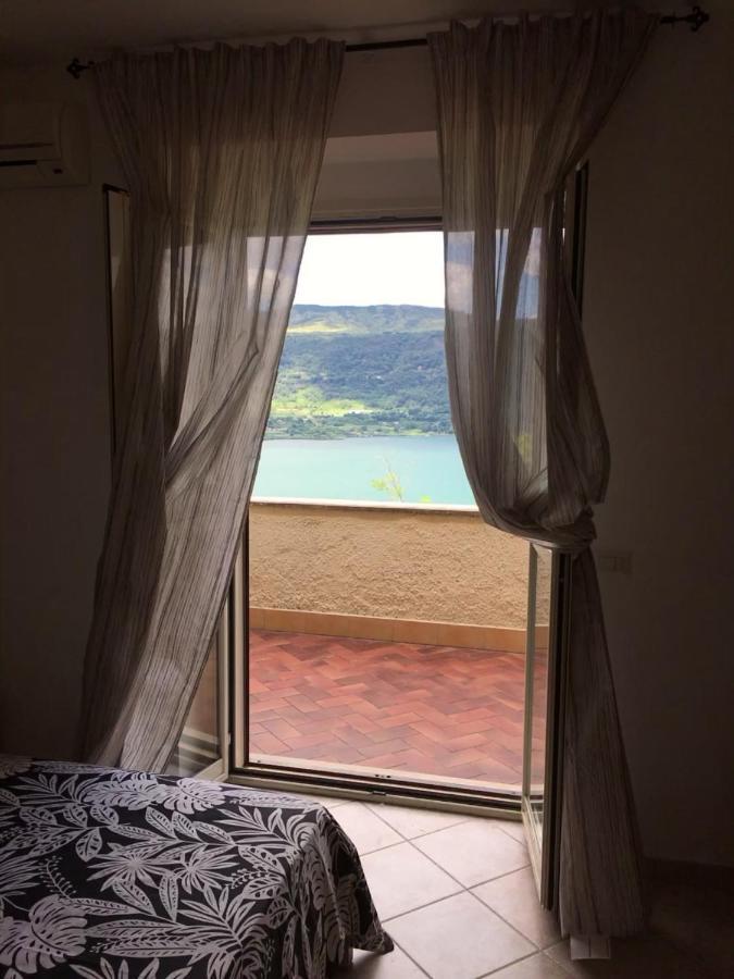 Appartamento Vista Lago Дженцано ди Рома Екстериор снимка